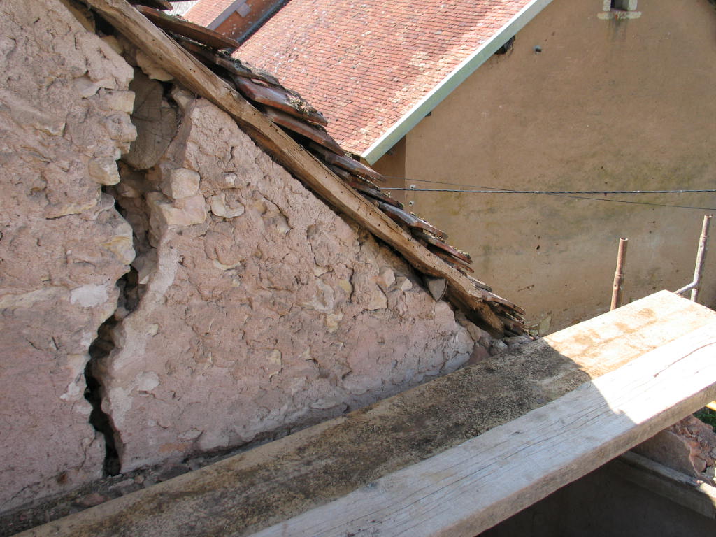 service professionnel de réparation de murs pour redonner solidité et esthétique à vos surfaces endommagées. intervention rapide et efficace.