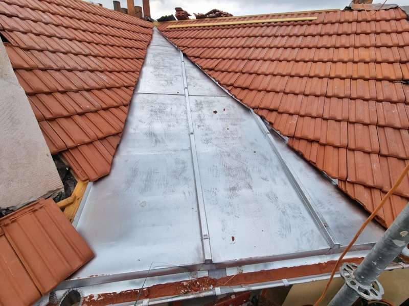trouvez des services de réparations de toiture fiables et rapides près de chez vous. experts locaux disponibles pour tous vos besoins de rénovation et entretien de toiture.