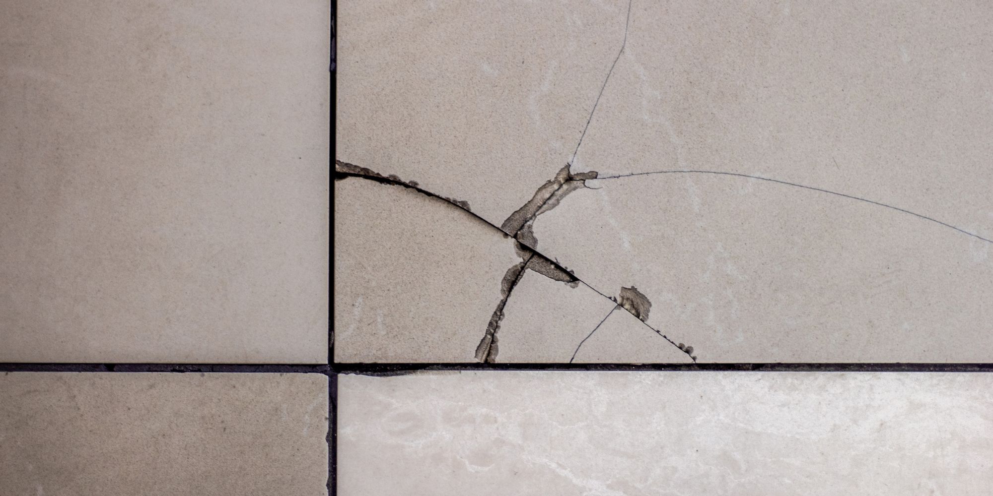 apprenez à réparer facilement votre carrelage grâce à nos conseils pratiques et astuces simples pour un résultat professionnel.