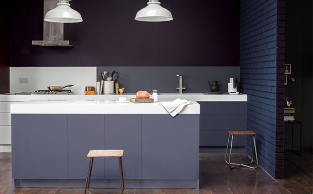 découvrez nos conseils pratiques et idées inspirantes pour repeindre votre cuisine en gris, et transformez votre espace avec élégance et modernité.