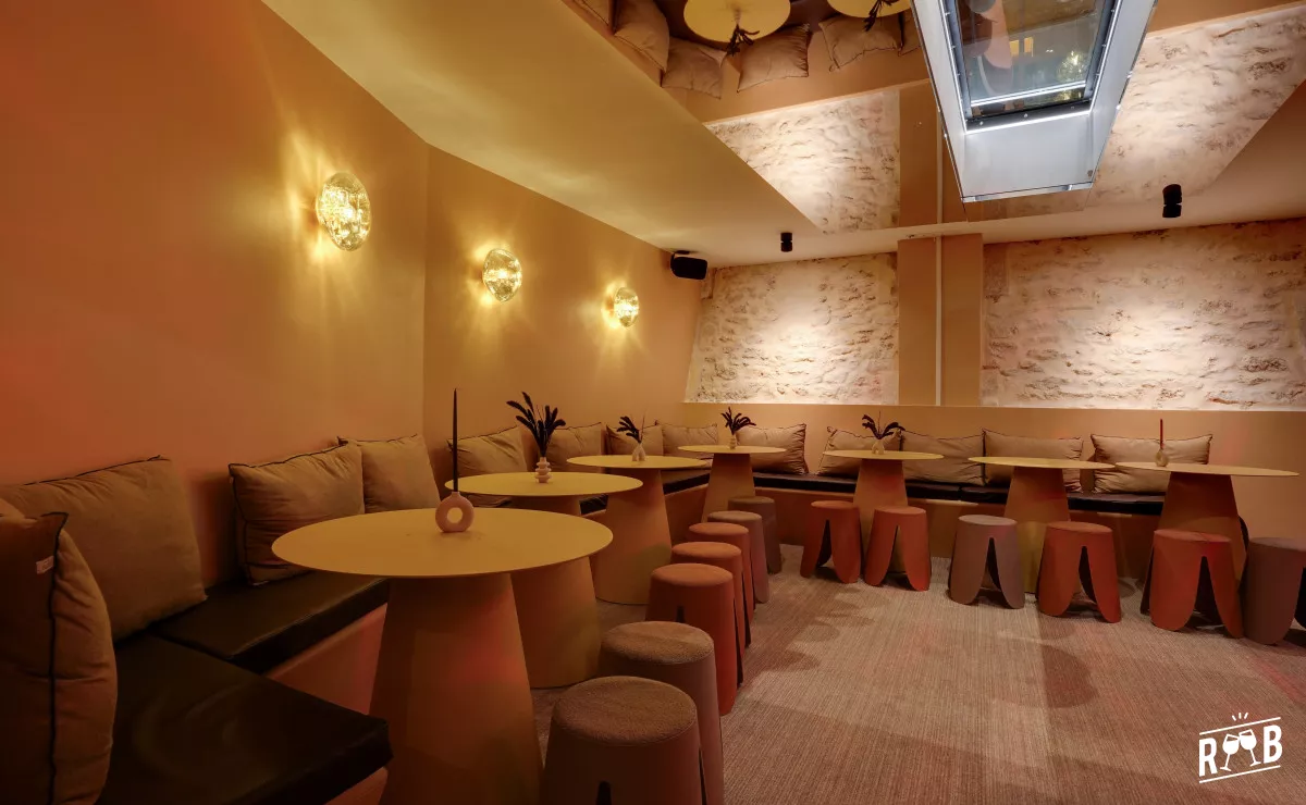 découvrez un restaurant parisien chaleureux situé dans le 2ème arrondissement, offrant une ambiance conviviale et une cuisine traditionnelle raffinée.