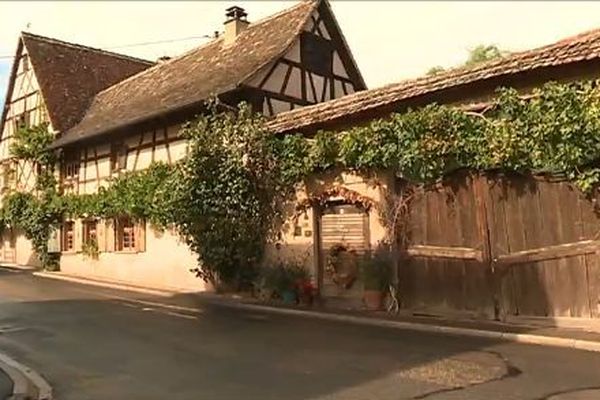 découvrez comment restaurer une ferme traditionnelle en préservant son charme authentique et son architecture d'origine. guide complet pour réussir votre projet de rénovation.
