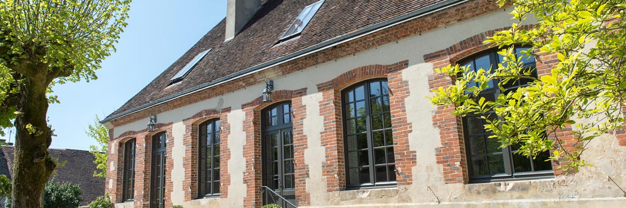 découvrez nos conseils pratiques pour réussir la rénovation de vos fenêtres et améliorer l'isolation et l'esthétique de votre logement.