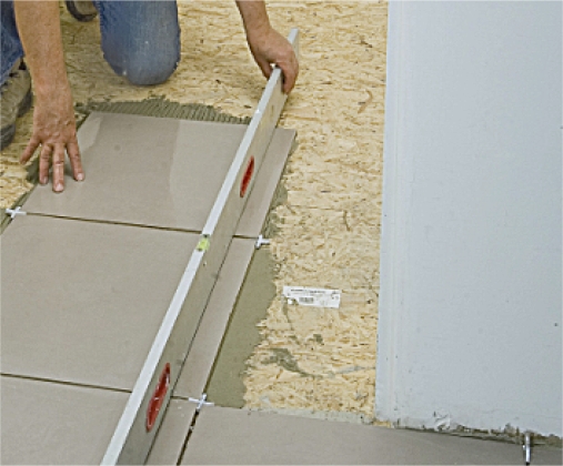 découvrez toutes les étapes essentielles et astuces pratiques pour réussir la pose de carrelage comme un professionnel. guide complet pour un résultat parfait.