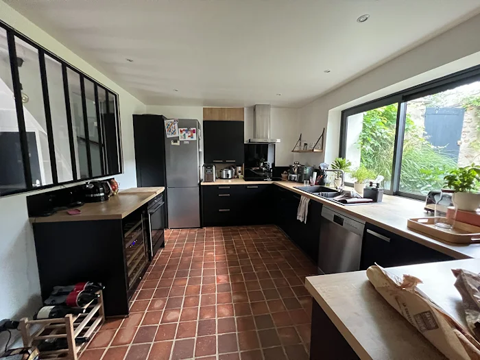 découvrez des conseils pratiques et des astuces pour réussir la rénovation de votre cuisine à montfort-l'amaury. transformez votre espace avec style et efficacité.