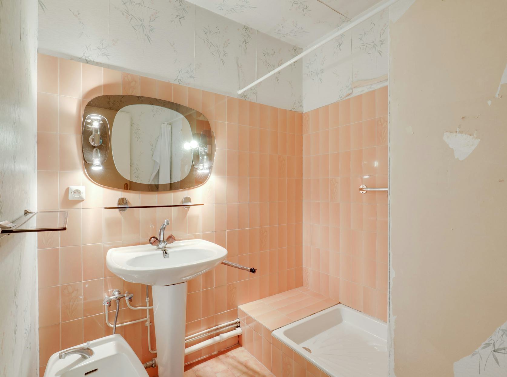 découvrez nos astuces plomberie pour réussir la rénovation de votre salle de bains facilement et efficacement.