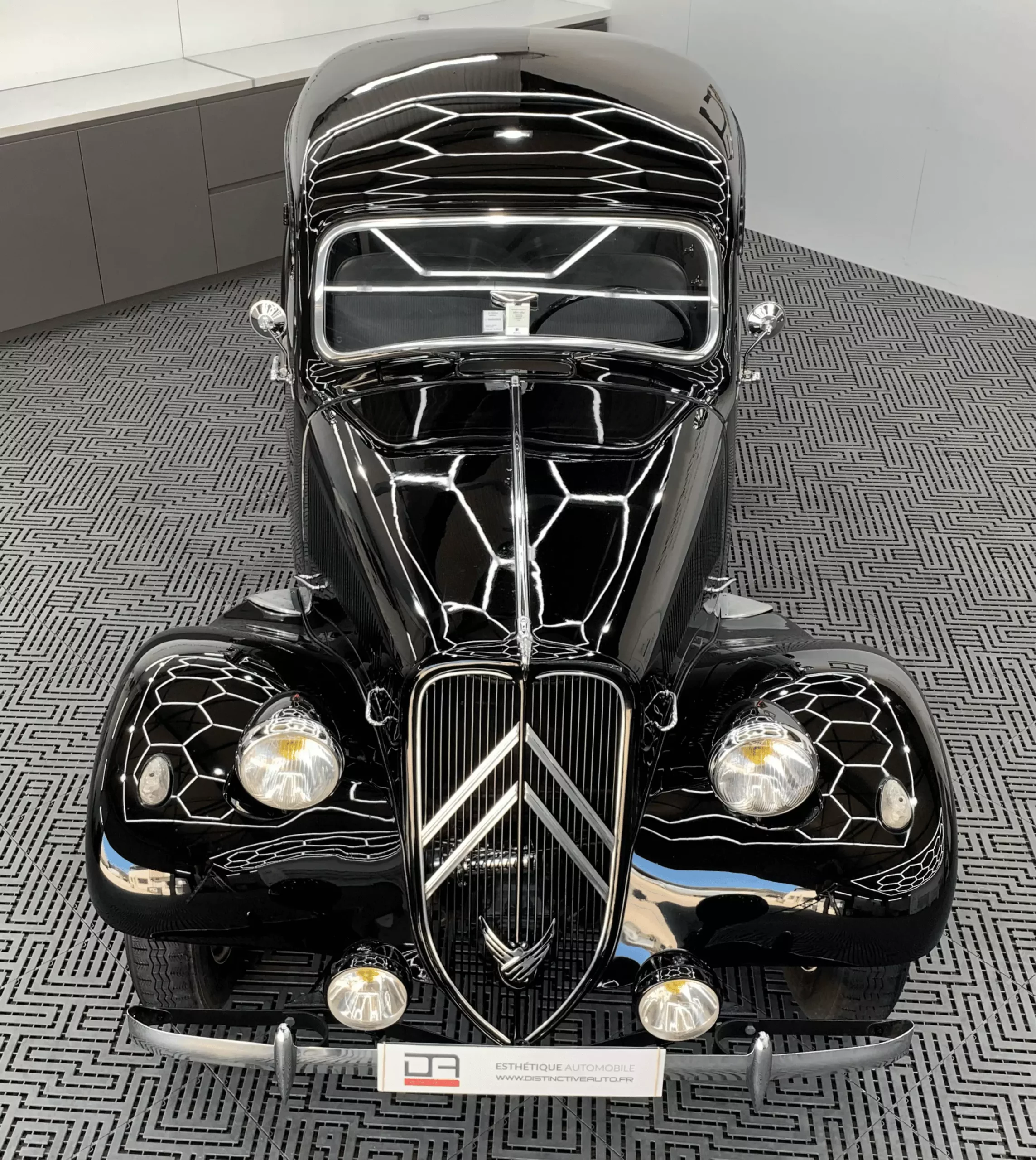 découvrez nos conseils et astuces pour réussir la rénovation de votre voiture ancienne à paris, avec des spécialistes passionnés et un savoir-faire unique.