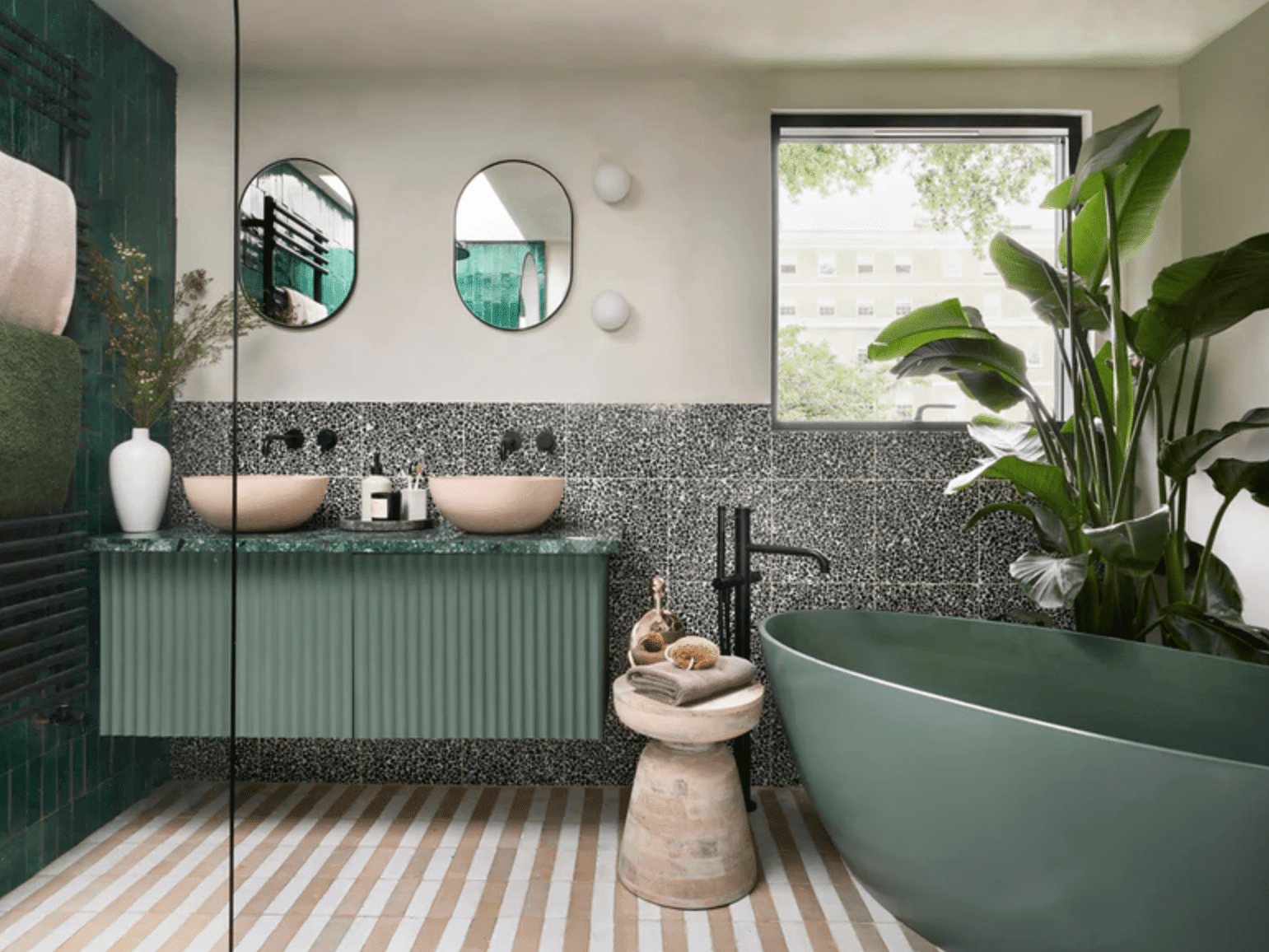 découvrez nos idées et inspirations pour aménager et décorer votre salle de bain, alliant confort, design et fonctionnalité.