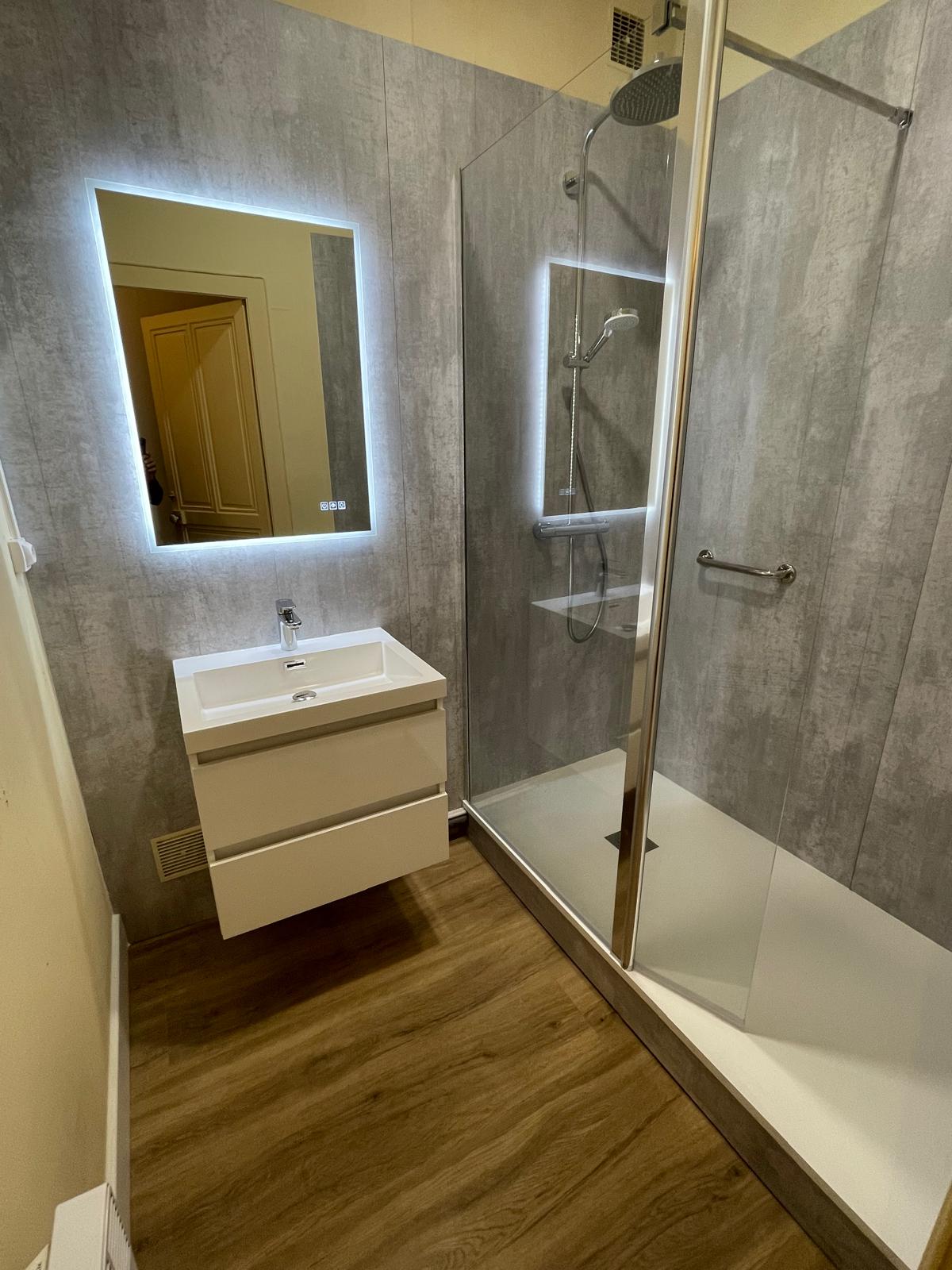 découvrez notre service de salle de bain clé en main : conception, rénovation et installation complètes pour un espace moderne et fonctionnel, sans souci.