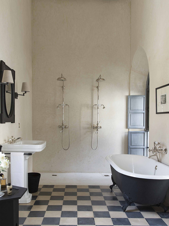 découvrez comment créer une salle de bain parisienne chic alliant élégance intemporelle et design moderne pour un espace de détente unique.