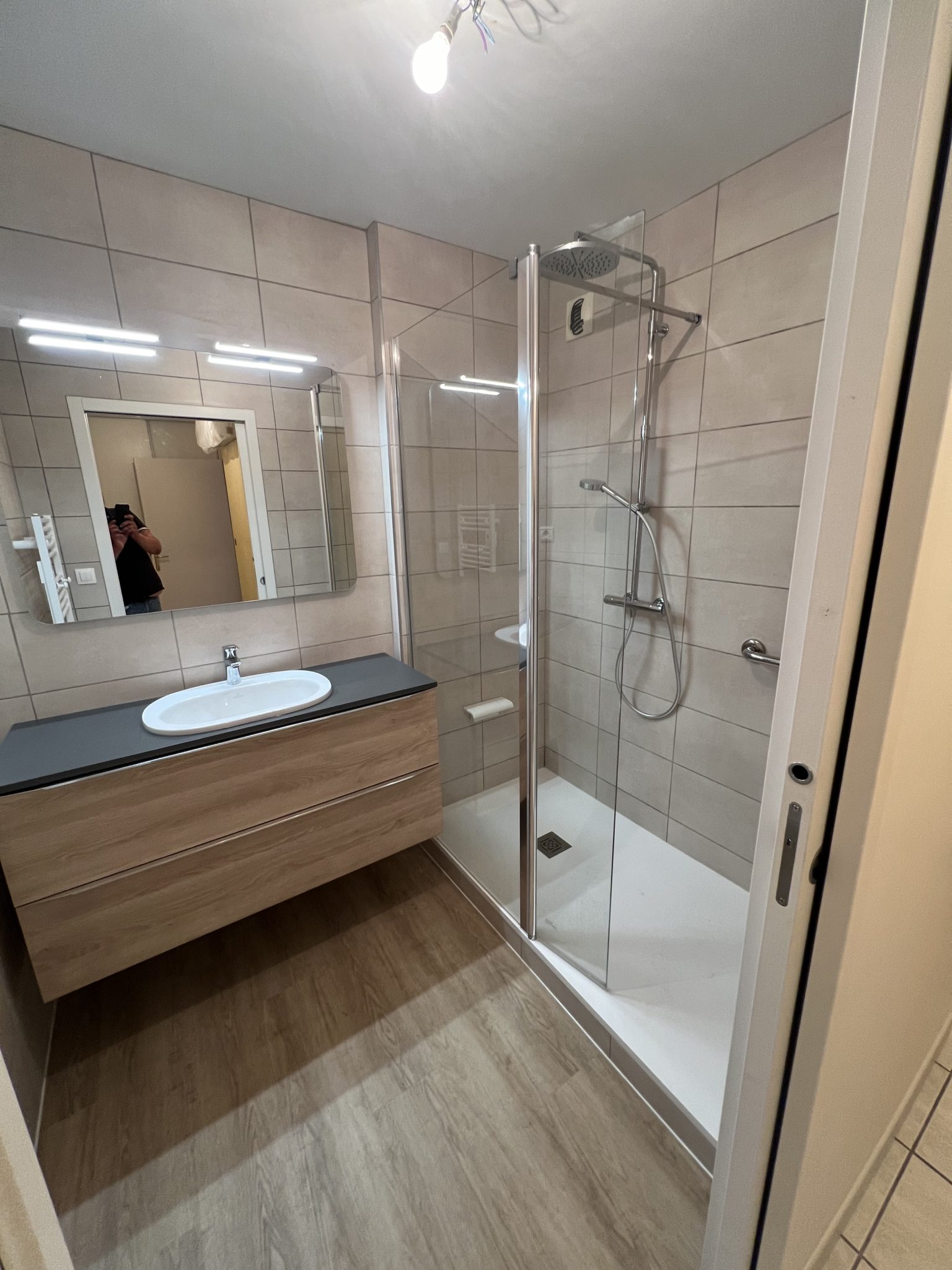 découvrez des idées modernes et élégantes pour aménager votre salle de bains à boulogne-billancourt. conseils, design et équipements adaptés à vos besoins.