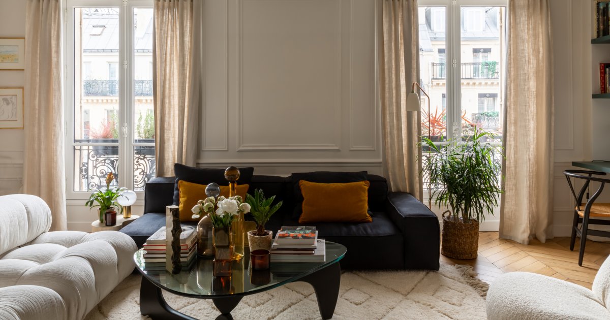 découvrez l'élégance parisienne avec un salon haussmannien alliant charme classique et raffinement contemporain.