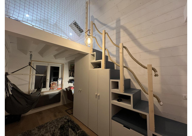 découvrez comment sécuriser et valoriser votre cage d’escalier grâce à des solutions pratiques et esthétiques, pour un espace à la fois sûr et agréable.