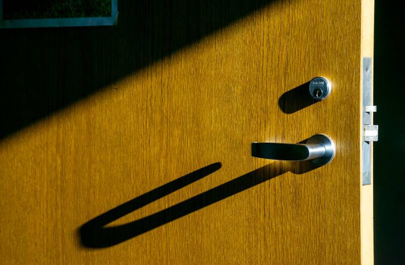 serrurier rapide à paris 3 : intervention urgente pour dépannage portes bloquées. service efficace et fiable 24h/24 pour ouvrir vos portes rapidement.