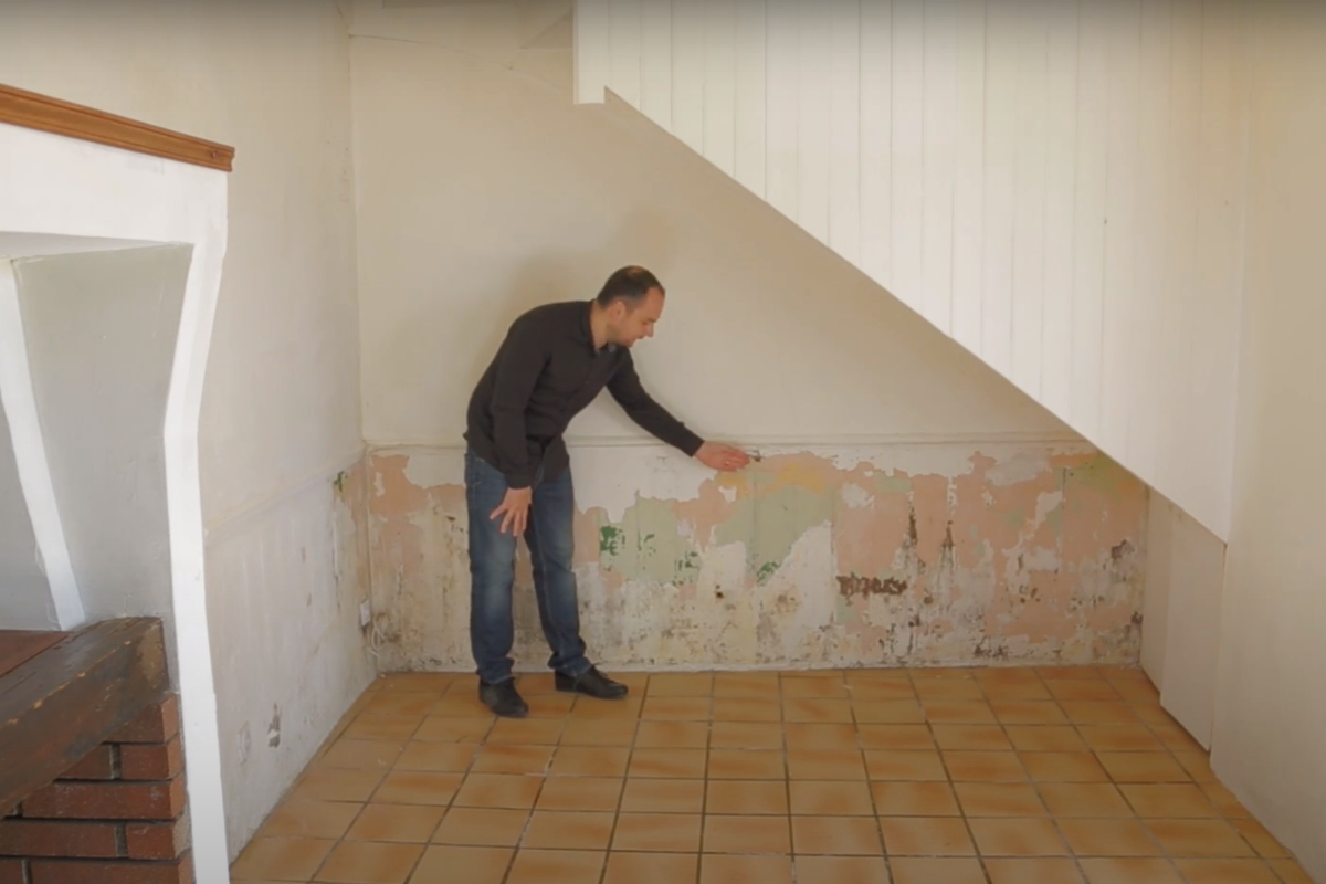 découvrez des solutions efficaces pour lutter contre les remontées capillaires et protéger durablement vos murs de l'humidité.