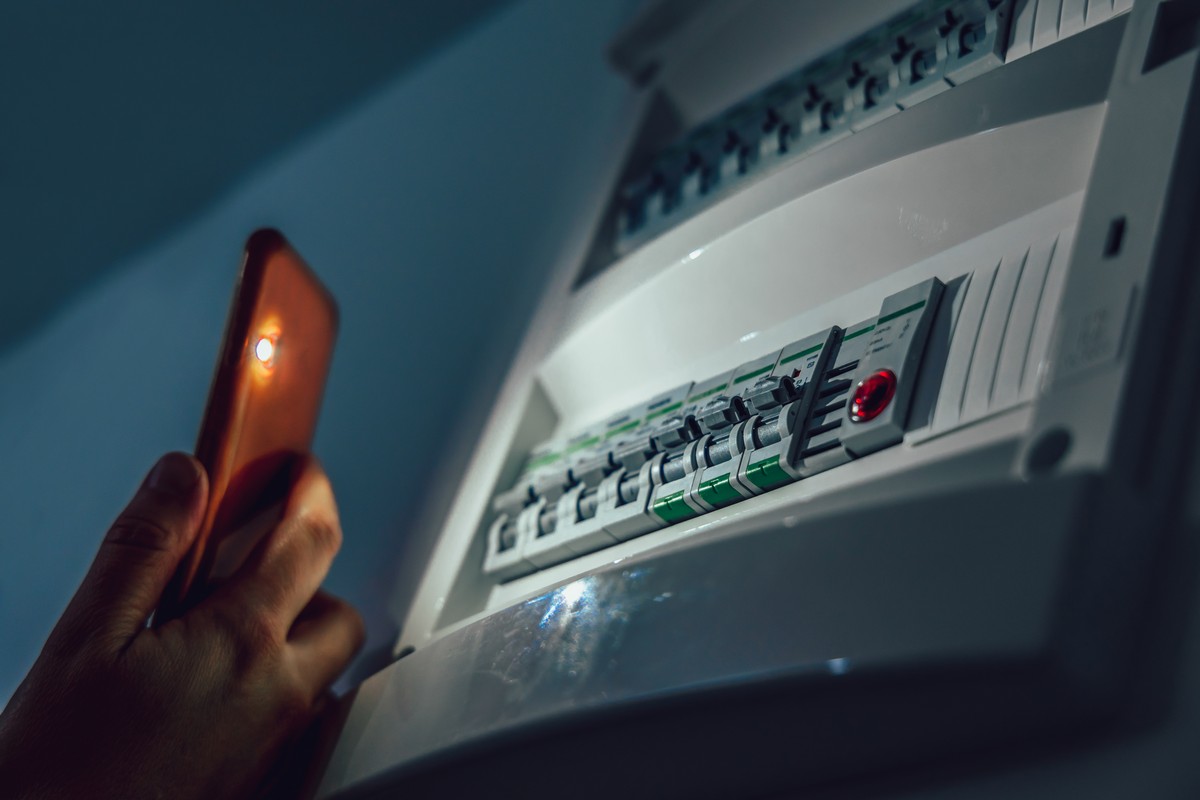 sos électricien paris : intervention rapide et efficace pour tous vos besoins en dépannage électrique. service disponible 24h/24, 7j/7 dans toute la région parisienne.