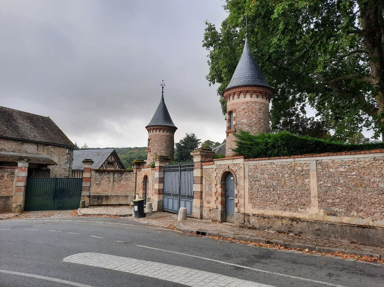 découvrez souzy-la-briche, un village au charme authentique offrant de nombreux atouts entre nature préservée et patrimoine riche.