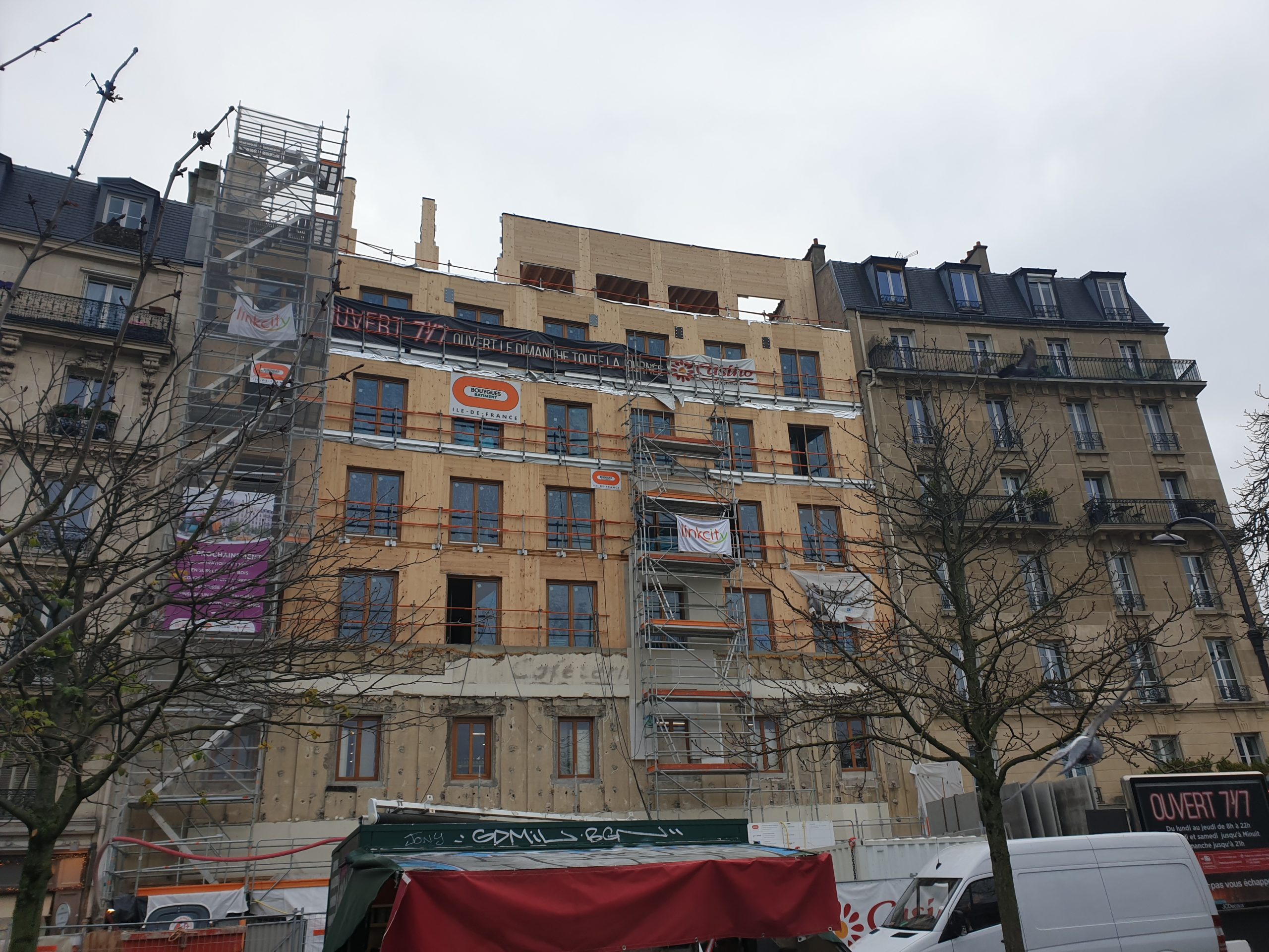 optimisez votre espace à paris grâce à notre service de surélévation avec des professionnels expérimentés. gagnez des mètres carrés supplémentaires en toute sérénité.