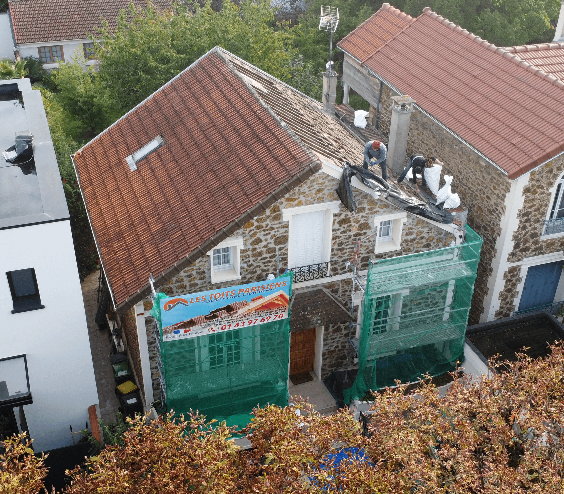 découvrez notre service de surélévation bois élégante à vincennes (94) pour agrandir et valoriser votre maison avec style et durabilité.