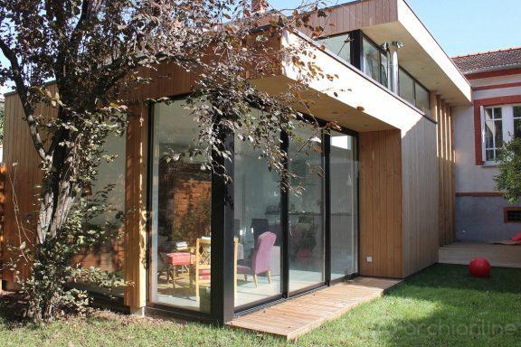 surelevation maison 50m2 calcul prix projet 1 découvrez comment calculer le prix de votre projet de surélévation de maison de 50m2. guide complet pour estimer les coûts et réussir vos travaux d'agrandissement.