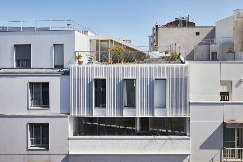 découvrez comment un architecte peut transformer votre maison à paris grâce à la surélévation, la solution idéale pour agrandir votre espace de vie en harmonie avec votre environnement.