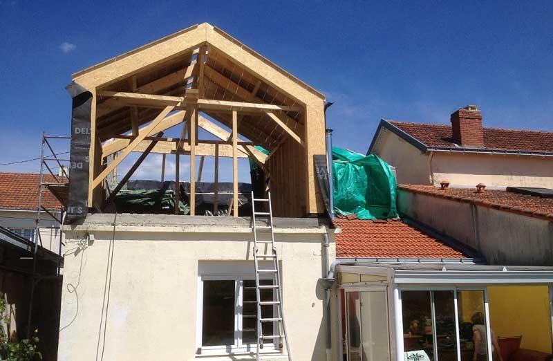 découvrez le prix au m2 pour une surélévation de maison en bois, une solution écologique et esthétique pour agrandir votre espace de vie.