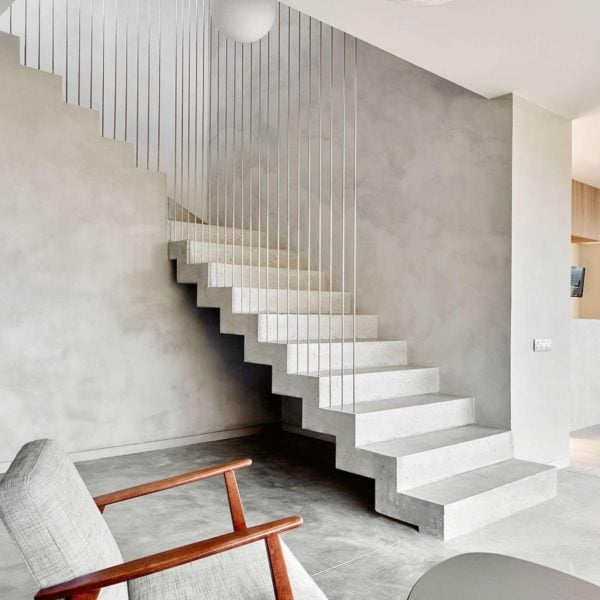 découvrez nos tarifs compétitifs pour la pose de béton ciré extérieur, alliant esthétisme et durabilité pour sublimer vos espaces extérieurs.