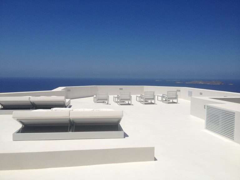 découvrez comment une terrasse en béton ciré allie design moderne et durabilité pour sublimer vos espaces extérieurs tout en résistant aux intempéries.