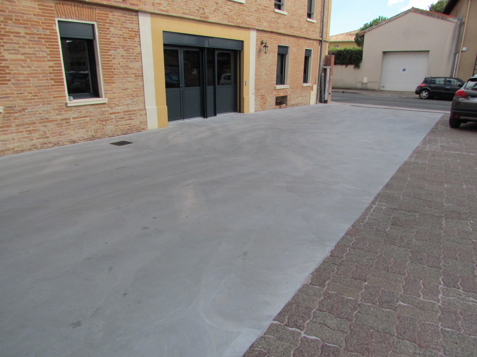 découvrez comment créer une terrasse en béton ciré élégante alliant modernité et durabilité pour sublimer votre espace extérieur.