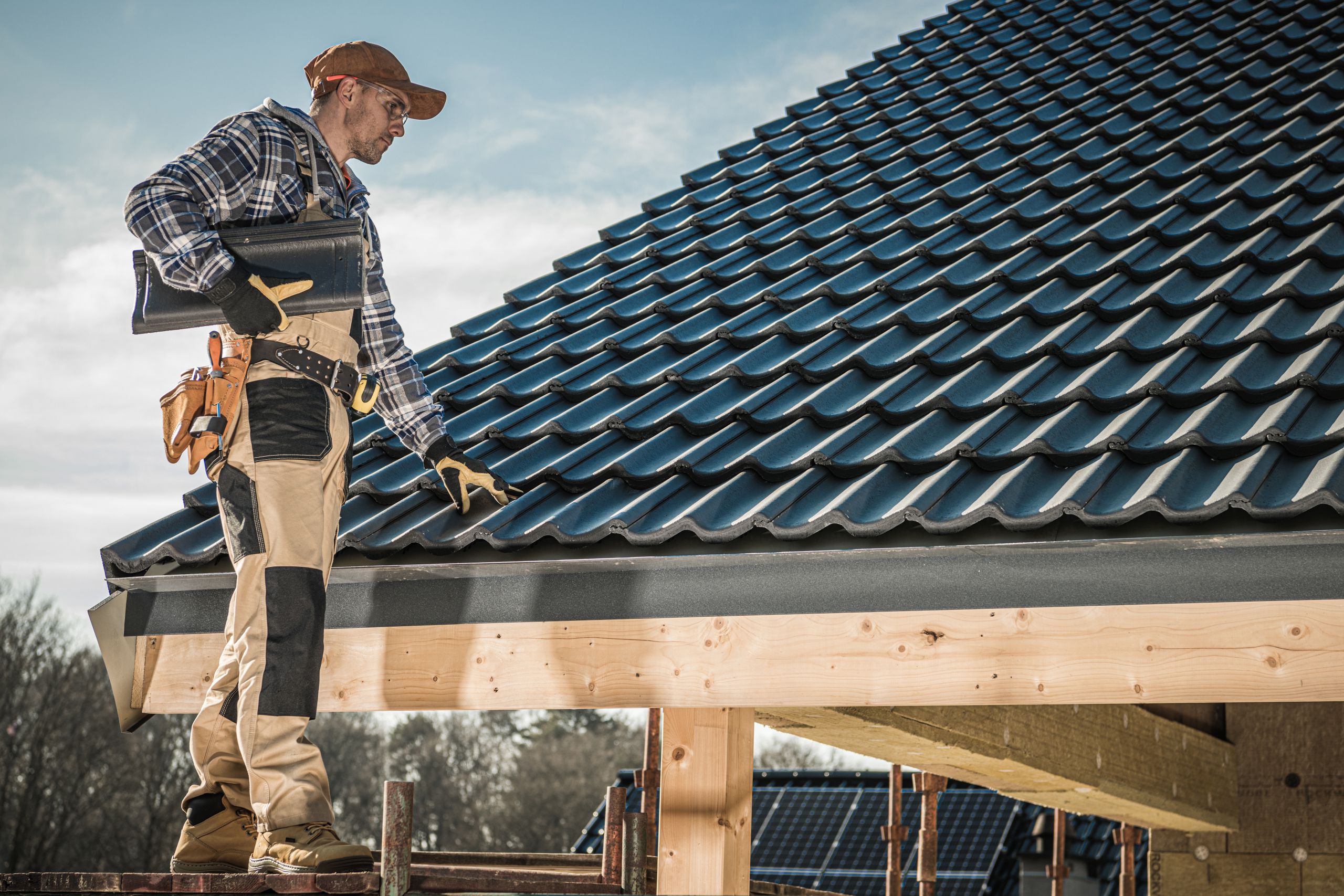 découvrez nos solutions pour toiture : rénovation, réparation et installation de toitures durables et esthétiques adaptées à tous types de bâtiments.