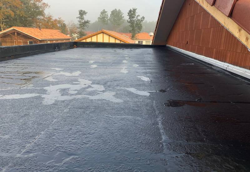 découvrez nos solutions d'étanchéité durable pour toiture terrasse, garantissant une protection optimale et une longévité exceptionnelle.