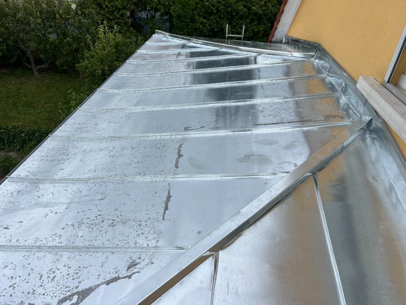 découvrez notre toiture zinc alliant élégance et durabilité pour protéger et embellir votre habitat avec style.