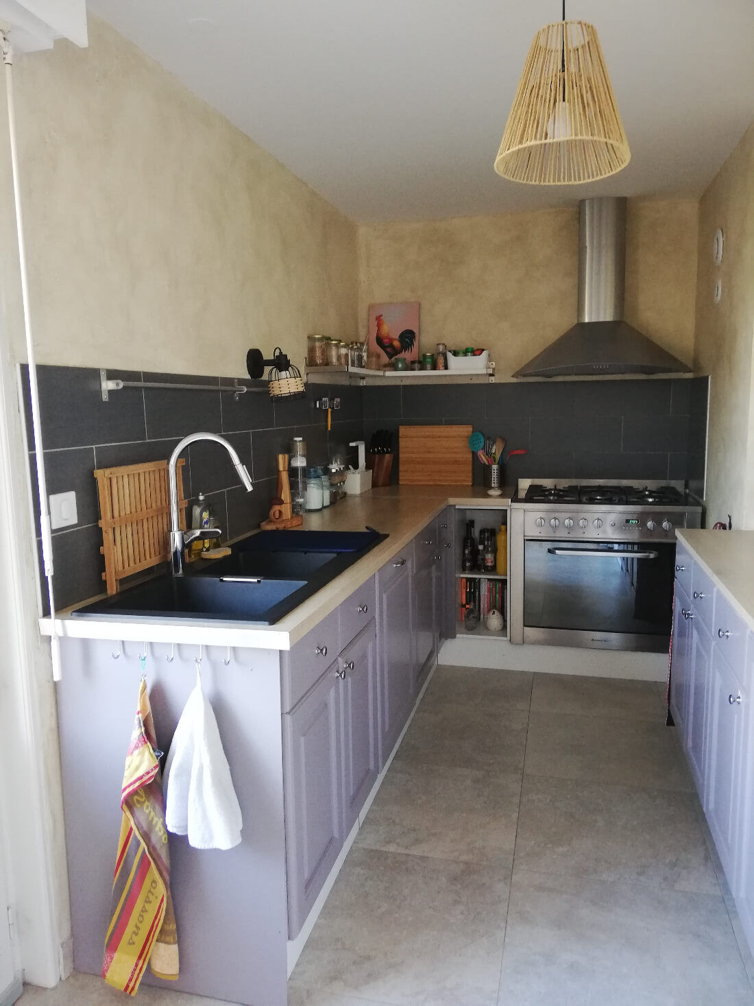 découvrez comment transformer votre cuisine ancienne en un espace moderne, fonctionnel et élégant grâce à nos conseils et astuces simples.