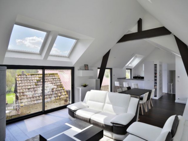 découvrez les clés du succès pour transformer une grange en maison confortable et moderne, en alliant charme authentique et design contemporain.