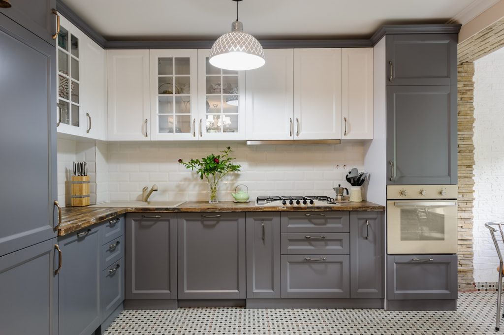 découvrez comment transformer votre cuisine simplement en repeignant vos meubles pour un nouvel éclat et un style personnalisé.