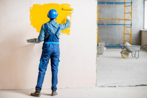 travaux de peinture professionnelle pour appartement : qualité, rapidité et finition soignée assurées par nos artisans experts.