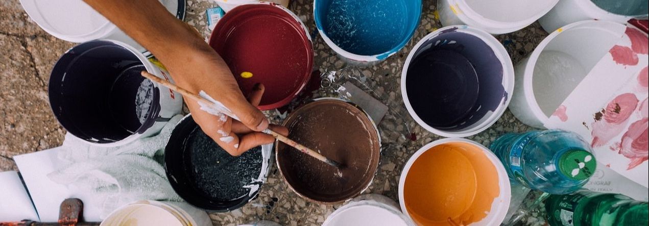 découvrez comment trouver un bon peintre professionnel pour vos travaux de peinture, avec des conseils pratiques et des astuces pour choisir le meilleur prestataire.