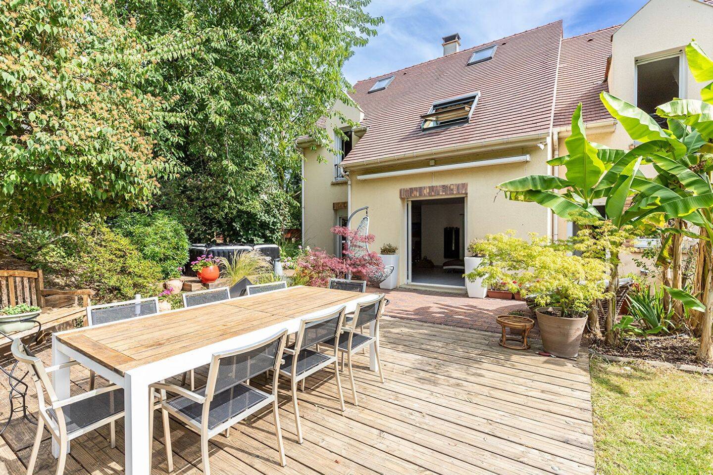 découvrez les atouts immobiliers de vauhallan (91430) : un cadre de vie agréable, un marché dynamique et des opportunités d'achat variées.