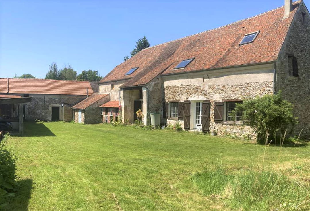 découvrez une grange à rénover à vendre près du 15e arrondissement de paris, idéal pour un projet immobilier unique alliant charme et potentiel.