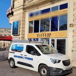 découvrez notre service de vitrerie sur mesure à montpellier, alliant qualité et savoir-faire pour toutes vos besoins en vitrage personnalisé.