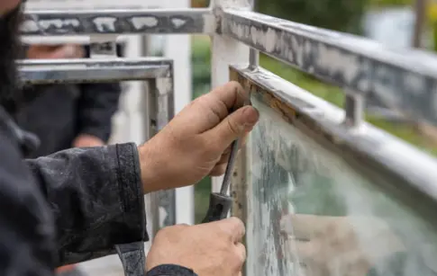 vitrier à meaux spécialisé en travaux de miroiterie et installations pour cinéma. qualité, rapidité et expertise pour tous vos projets en verre.