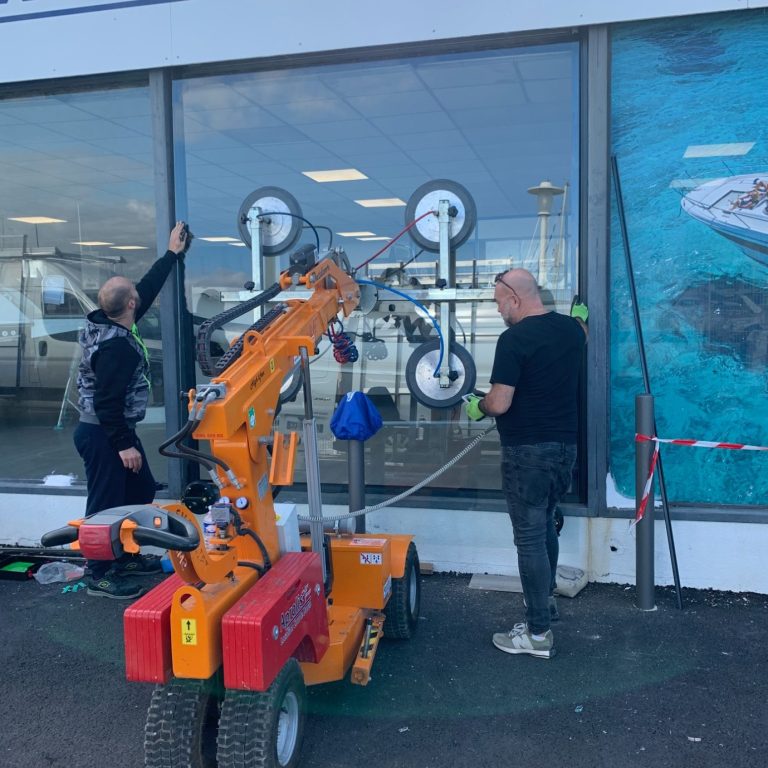 vitrier expert à asnières, spécialisé en miroiterie : réparation, remplacement et installation de vitrages avec rapidité et qualité.