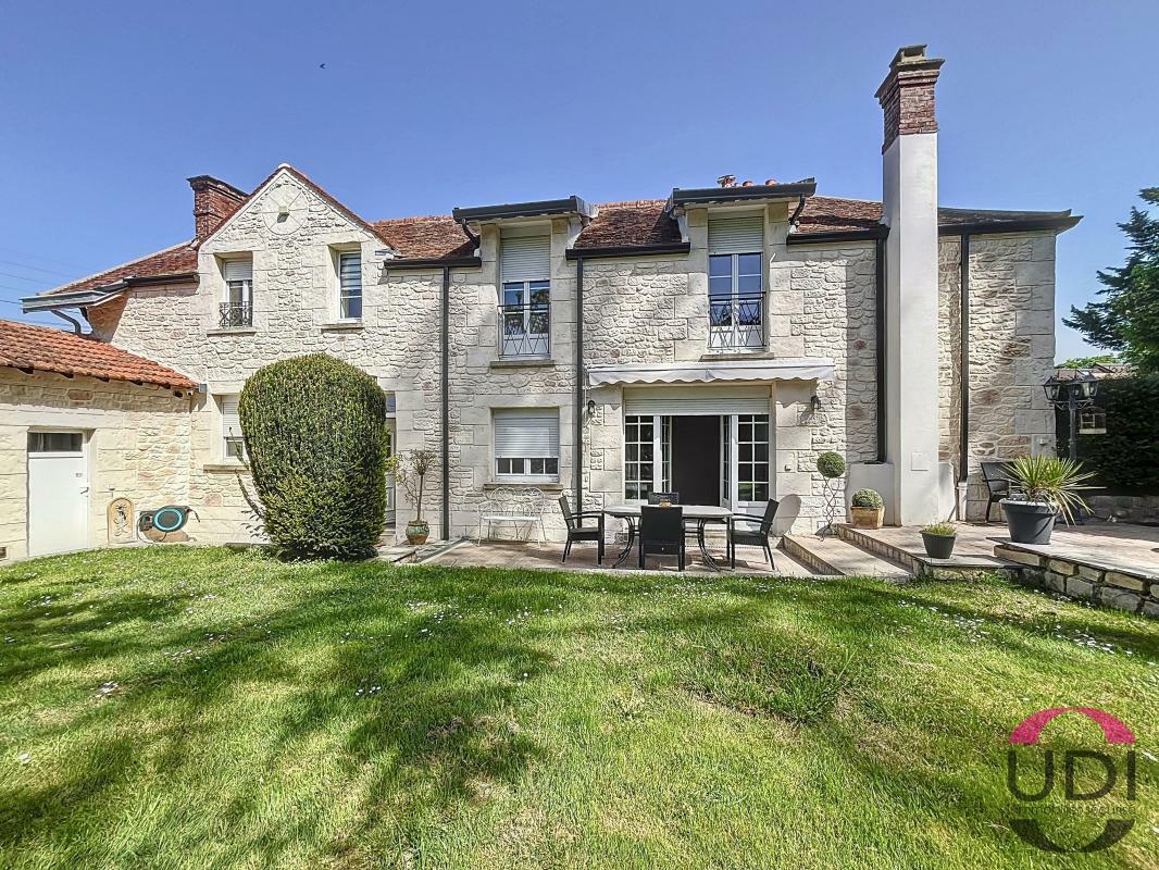 découvrez la vie à saintry-sur-seine (91250), une charmante commune offrant un cadre paisible, des espaces verts et une communauté accueillante en essonne.