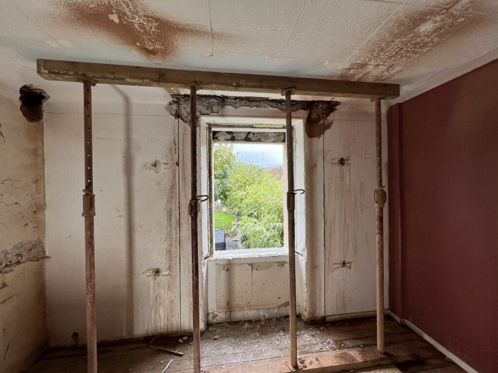 découvrez comment abattre un mur porteur soi-même en toute sécurité, avec des conseils pratiques et les étapes essentielles pour réussir vos travaux de rénovation.