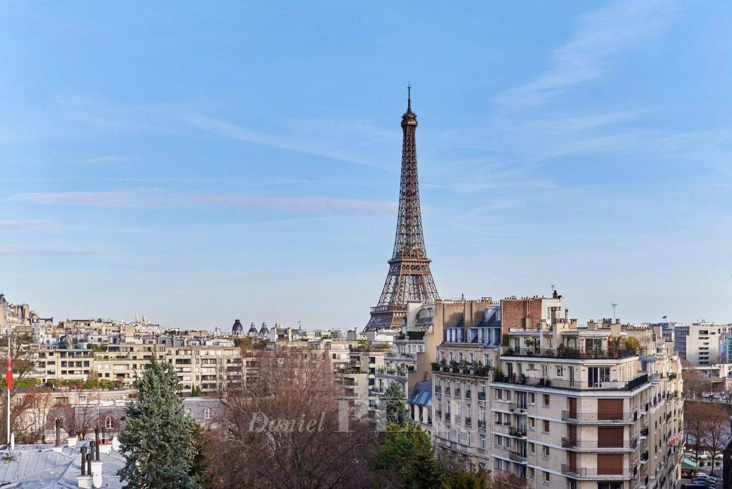 découvrez comment acheter et rénover un bien immobilier à paris en 2025. conseils pratiques, tendances du marché et astuces pour réussir votre projet de rénovation dans la capitale.
