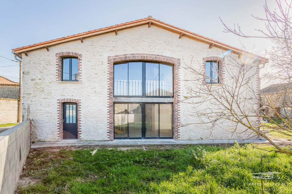 découvrez une opportunité unique d'acheter une grange à rénover près du 15e arrondissement de paris, idéale pour un projet immobilier alliant charme et potentiel.