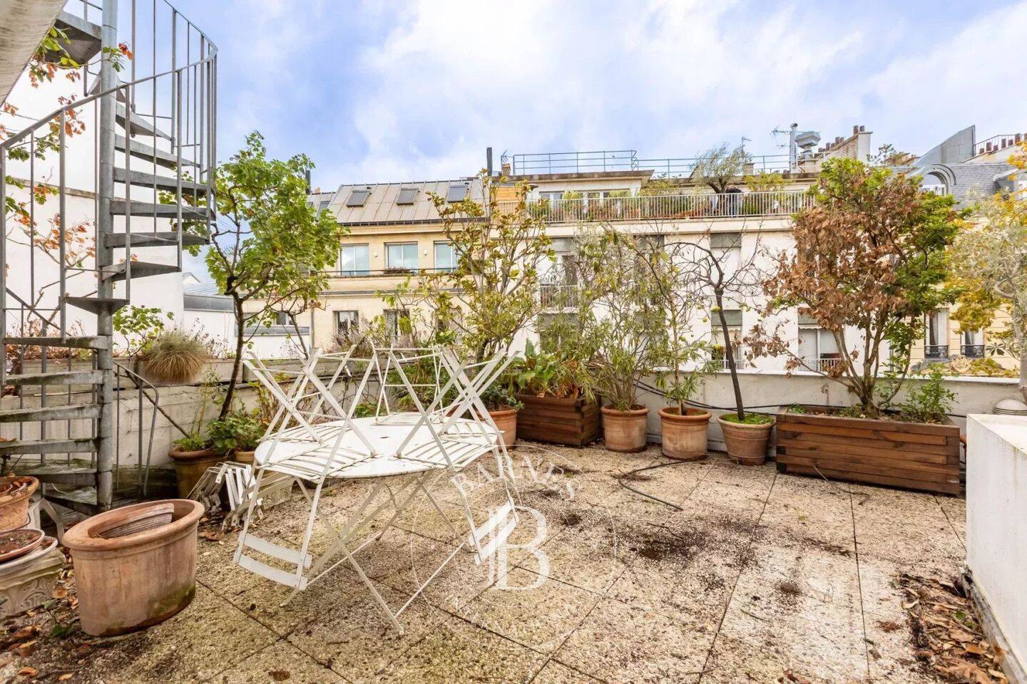 découvrez des maisons à rénover à vendre près du 15e arrondissement de paris. opportunités d'investissement pour un projet immobilier sur mesure, alliant charme et proximité urbaine.