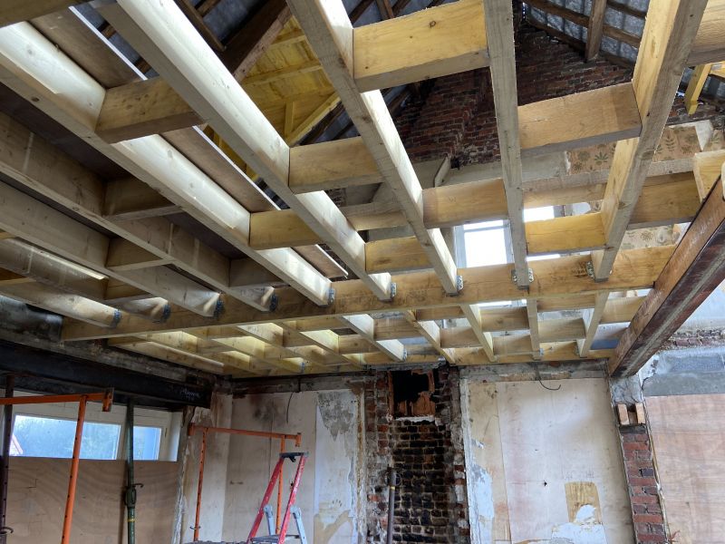 découvrez comment ajouter un étage en bois à votre maison pour agrandir votre espace de vie de manière écologique et esthétique.