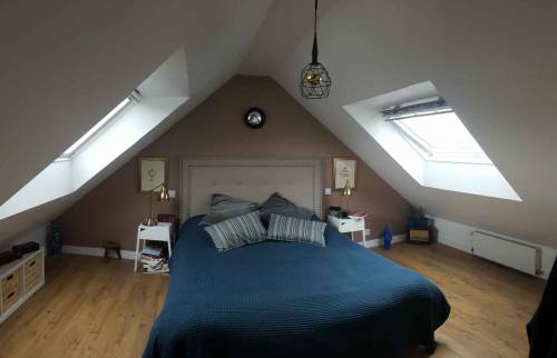 découvrez nos conseils et solutions pour l'aménagement de combles, optimisez votre espace sous toiture et transformez vos combles en pièces fonctionnelles et agréables.