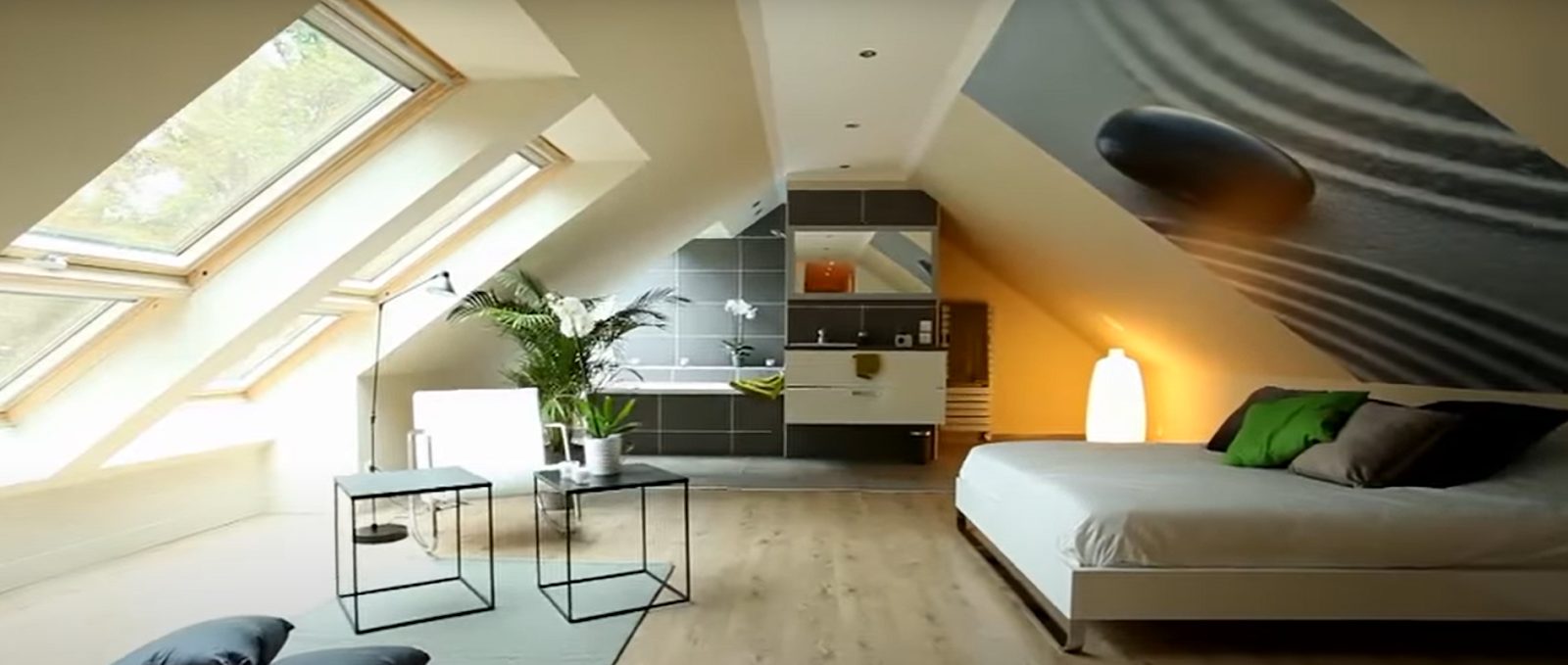 optimisez l'aménagement de vos combles avec une pente de 35° pour créer un espace fonctionnel et harmonieux, adapté à vos besoins et à votre style.